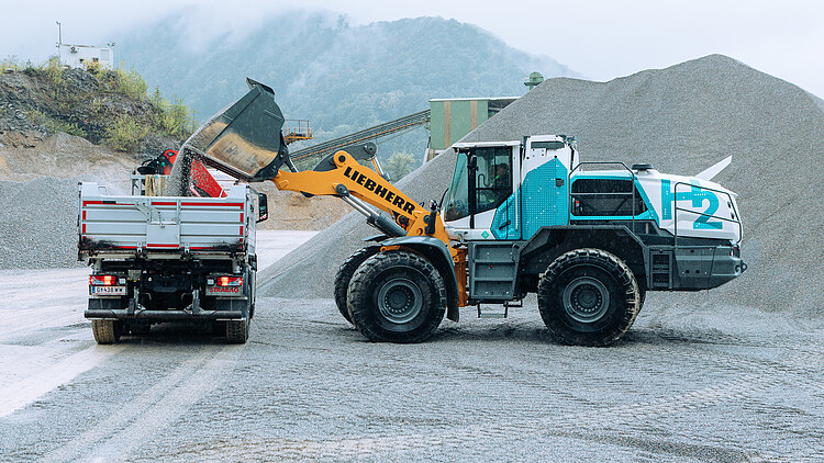 Photo of the hydrogen wheel loader