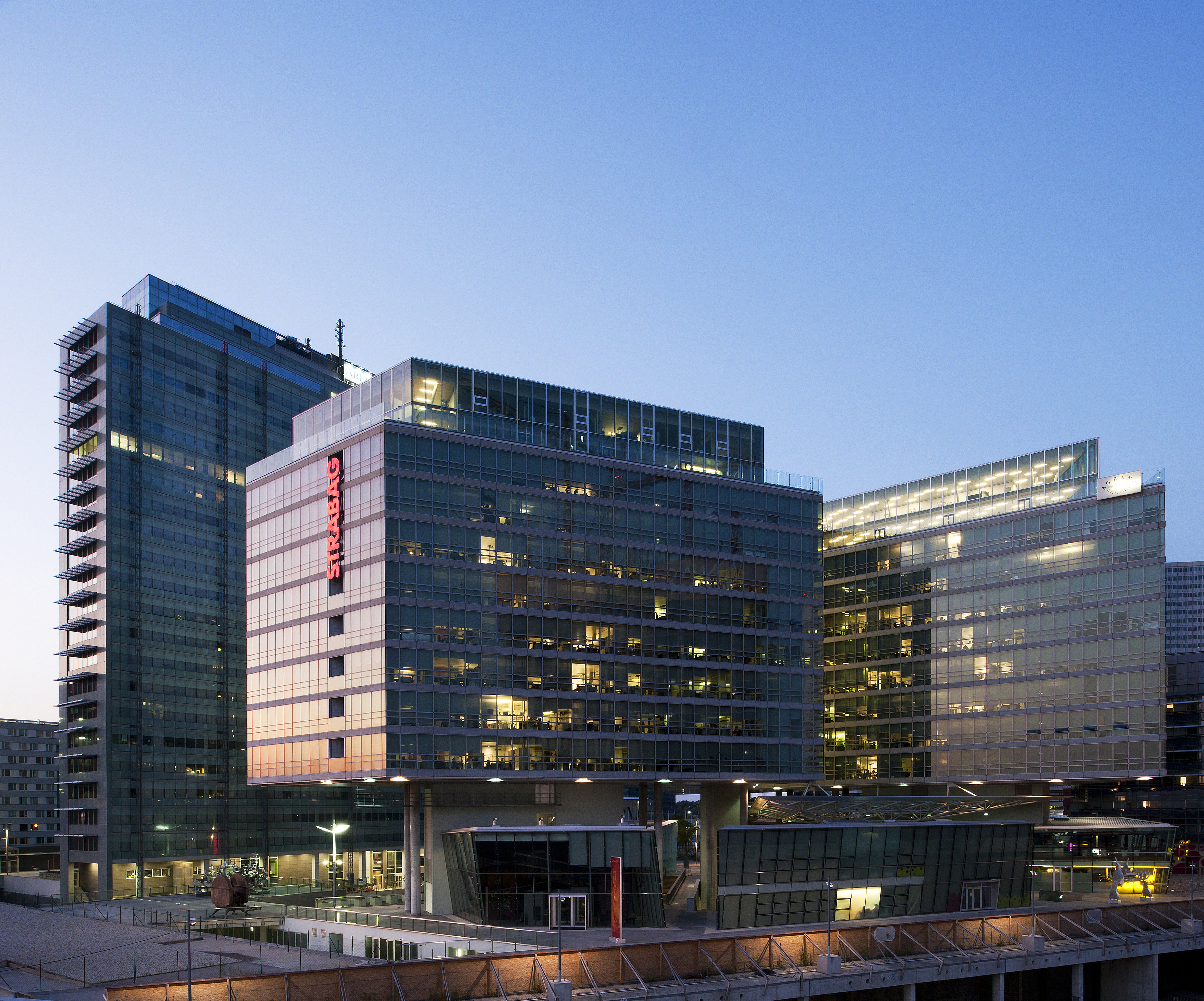 Exterior view of the STRABAG Vienna site at night