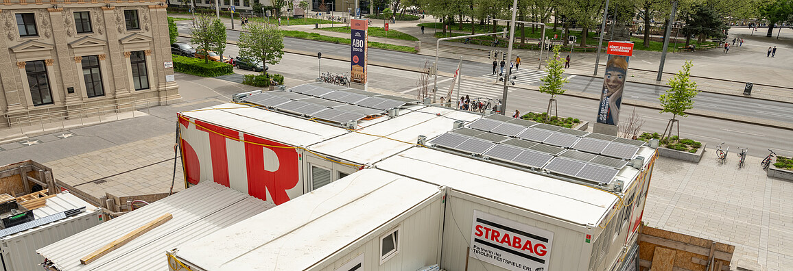 Photo of a STRABAG container castle in Vienna with PV systems on the roof