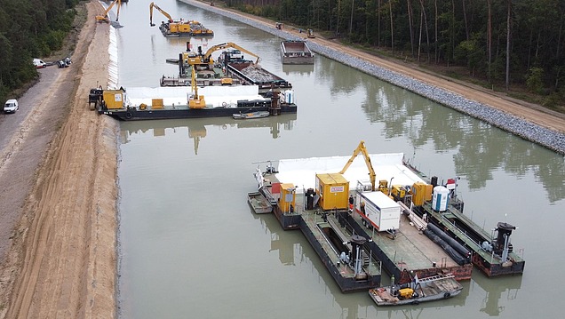 STRABAG Waterway, dike construction Photo of a waterway