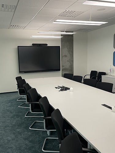 A meeting room at the STRABAG site in Katowice, Poland, equipped with modern technology