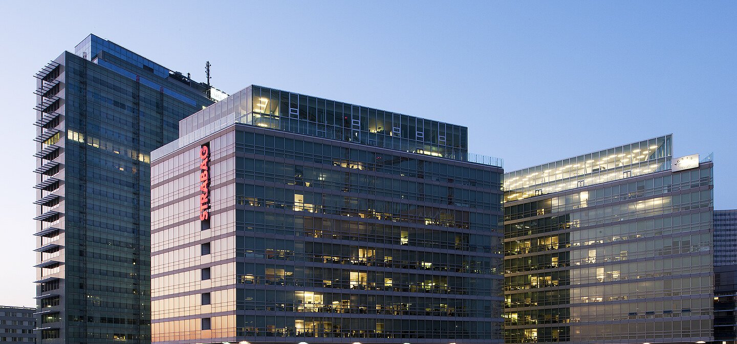 Exterior view of the STRABAG Vienna site at night