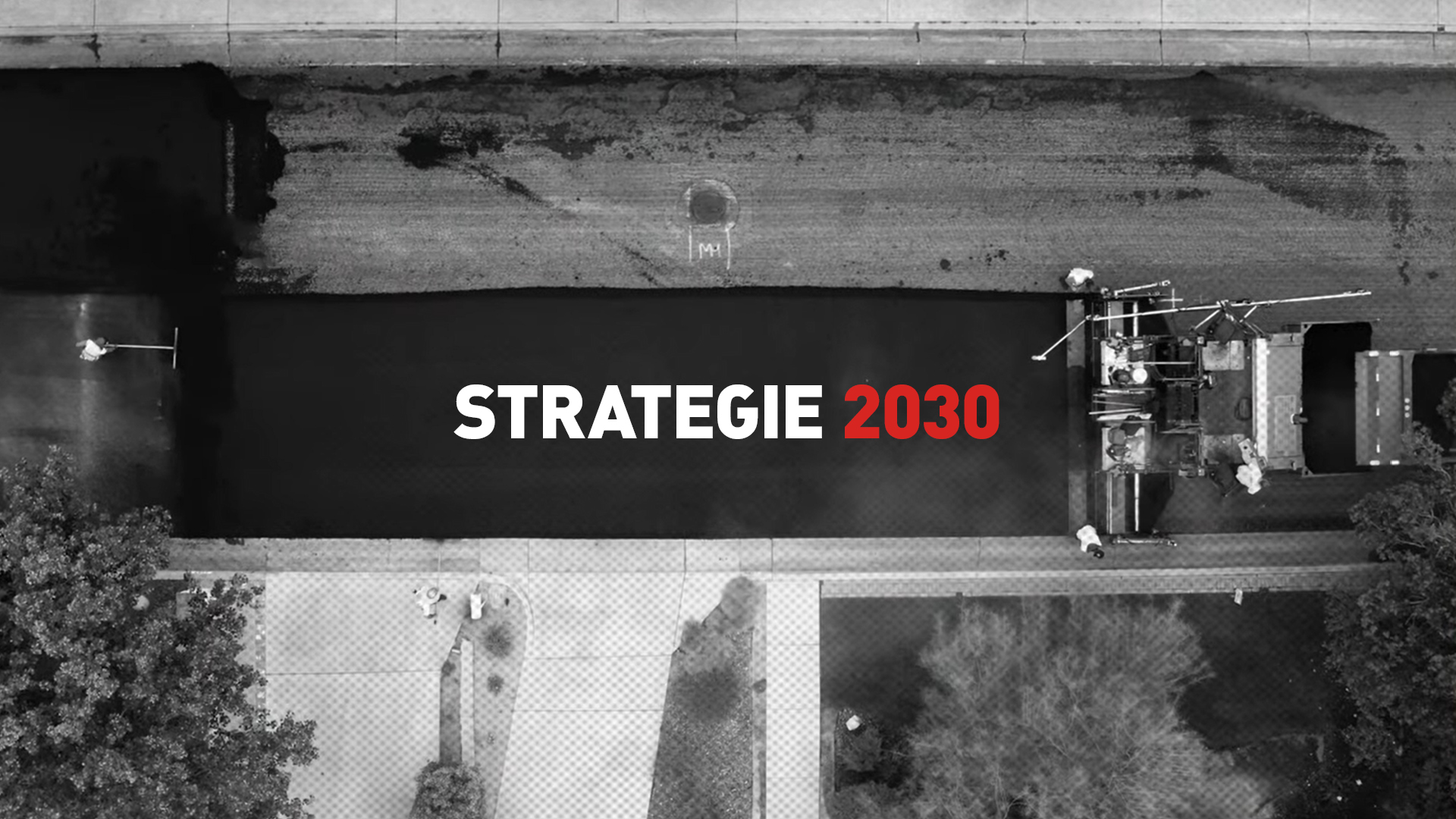 Foto von einer Straße mit der Aufschrift Strategie 2030