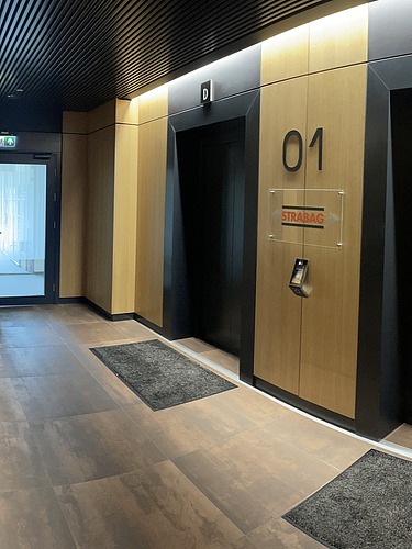 The elevator area in the STRABAG Katowice office