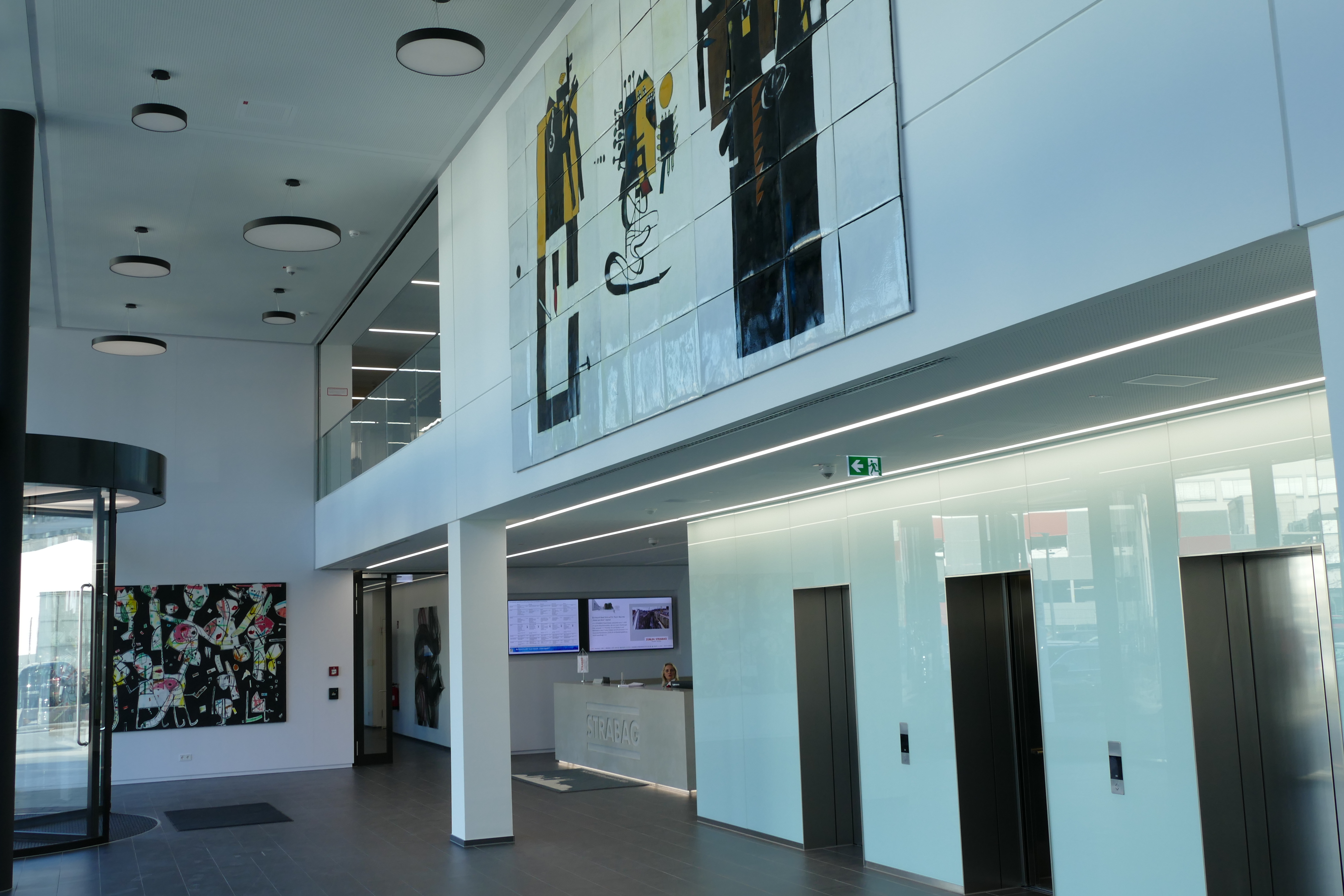 Hallway of the STRABAG site in Cologne with paintings